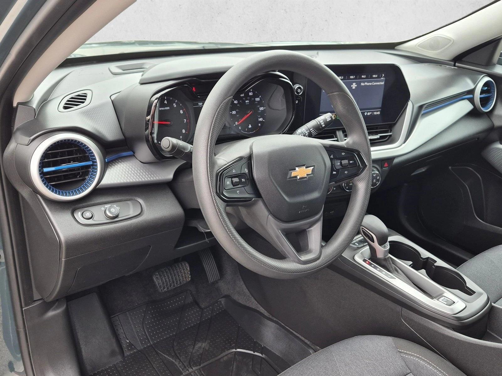 Thumbnail: 2025 Chevrolet Trax - 3
