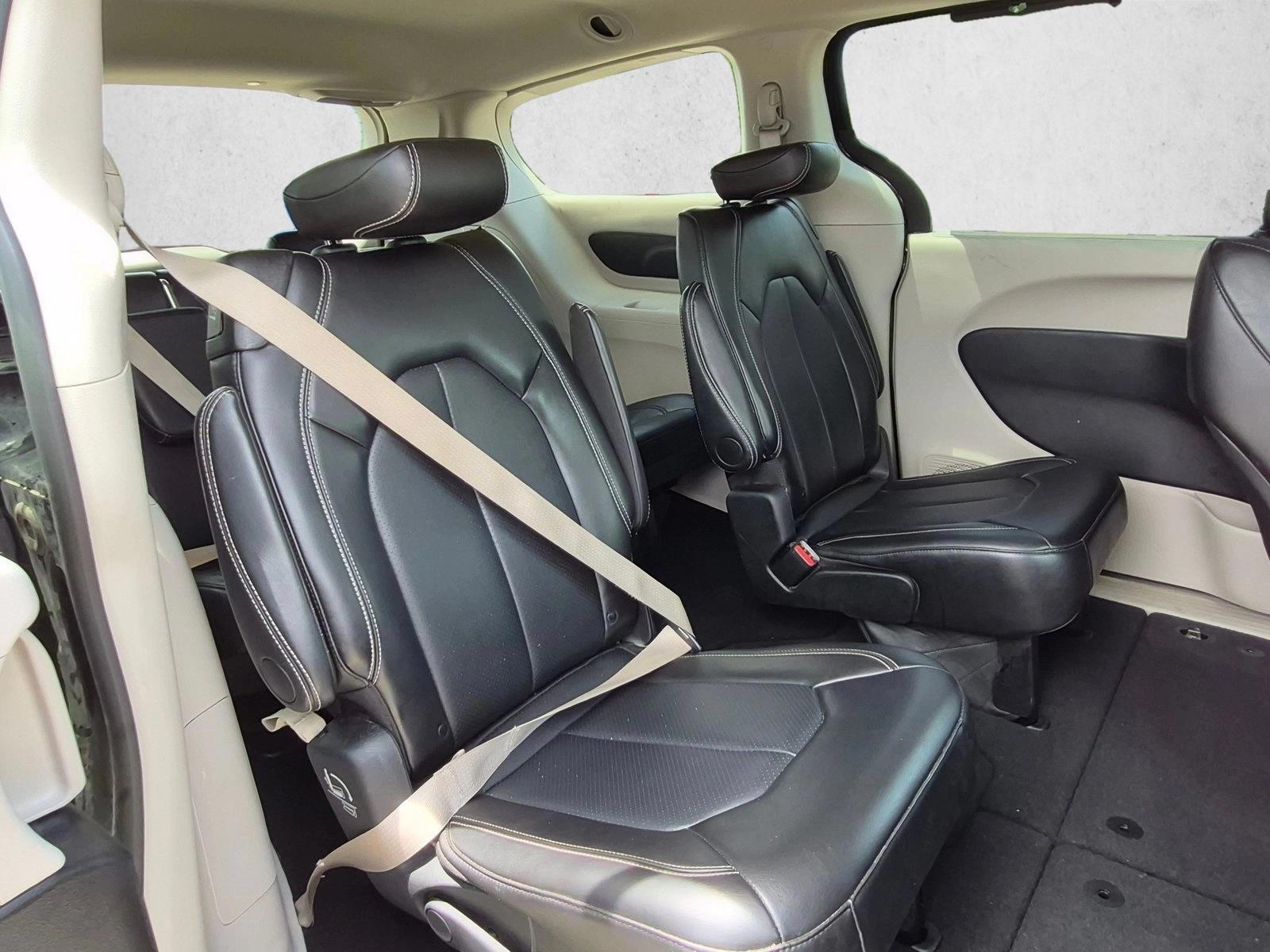 2024 Chrysler Pacifica Touring L - Photo 16
