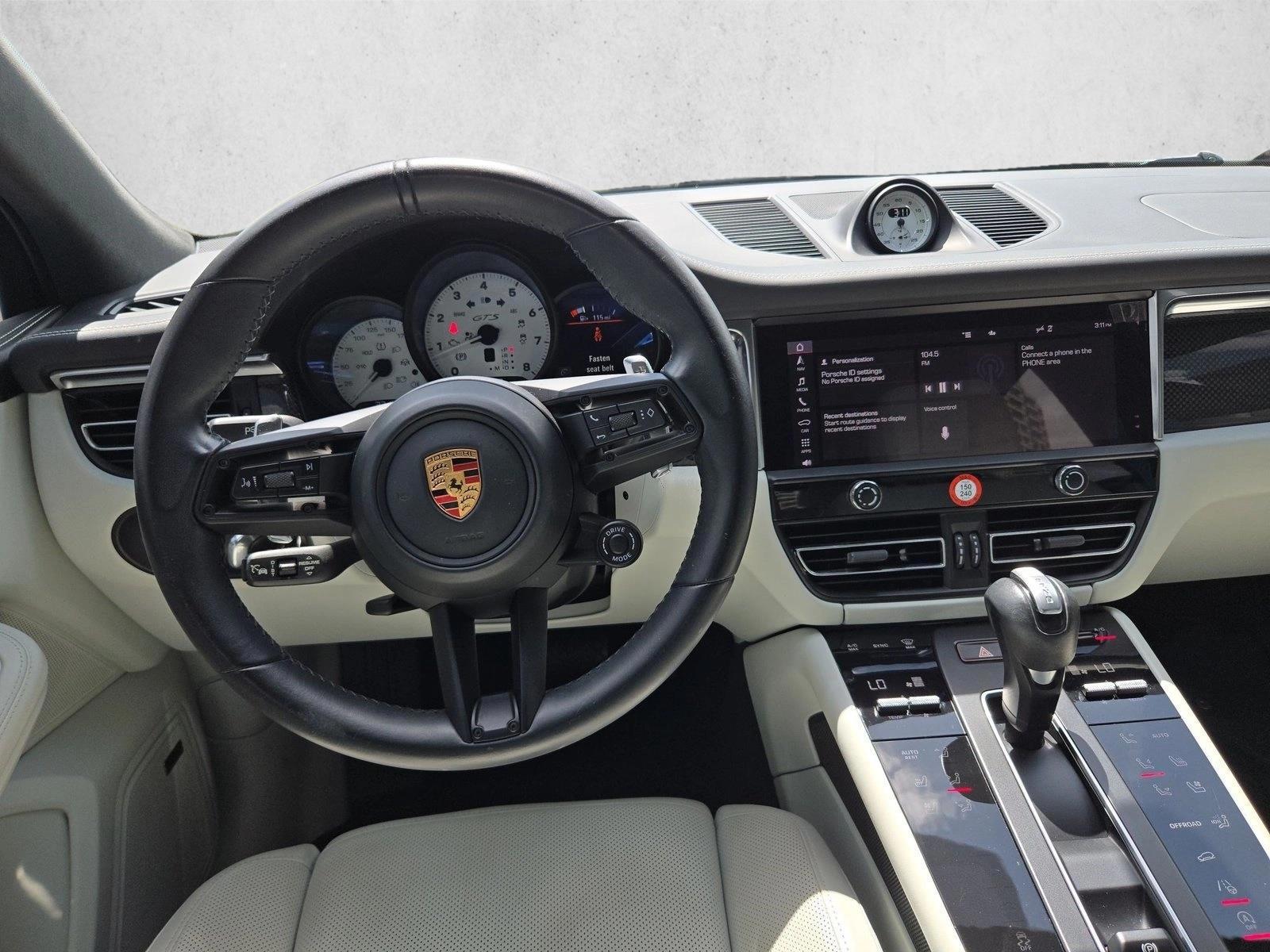 Thumbnail: 2023 Porsche Macan - 3