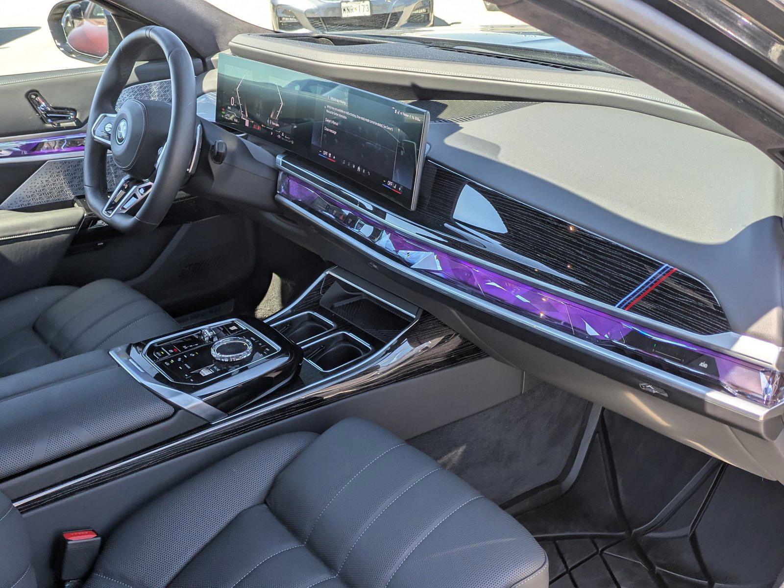 2025 BMW 7 Series 750e - Photo 23