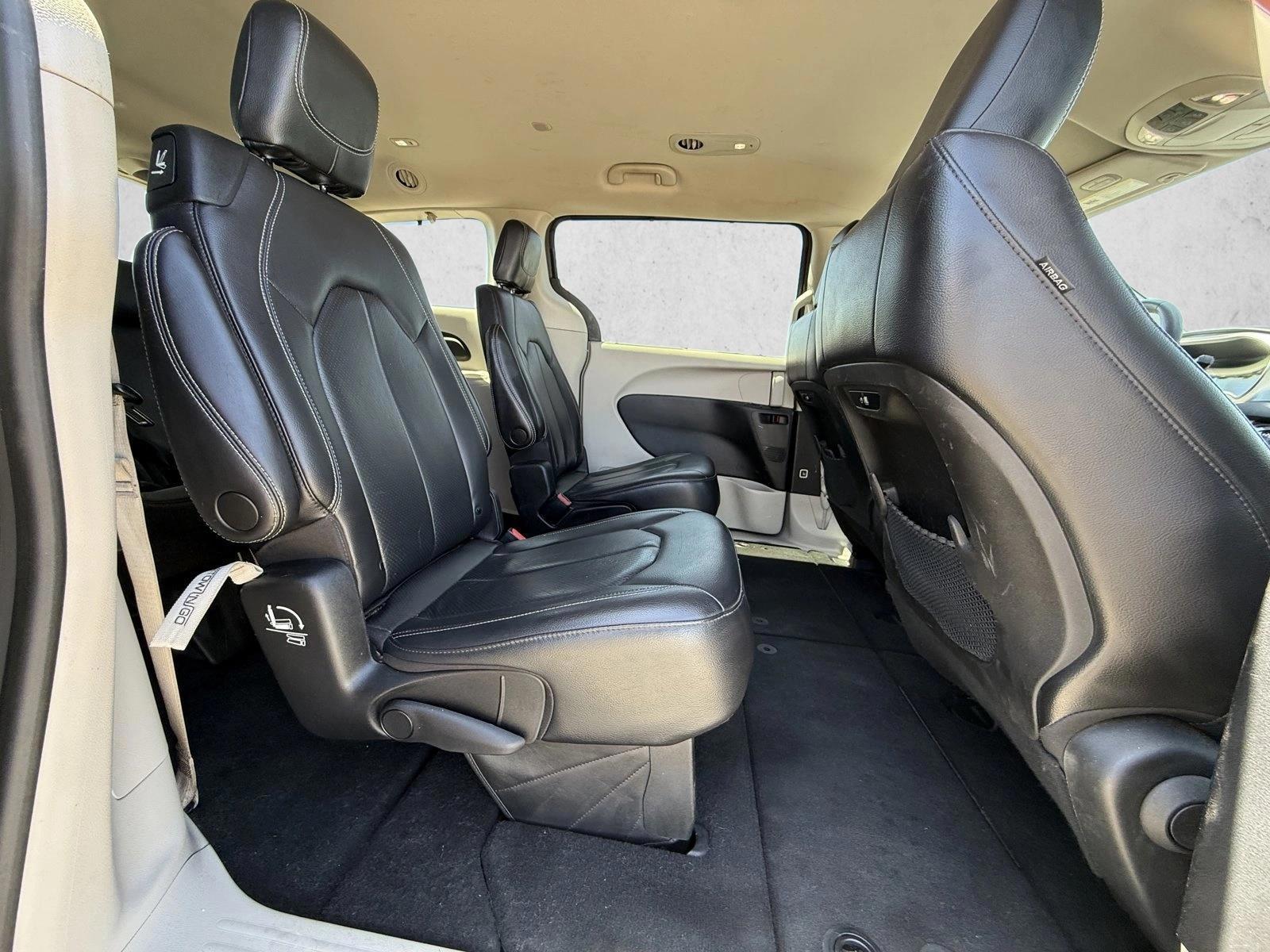 2022 Chrysler Pacifica Touring L - Photo 23