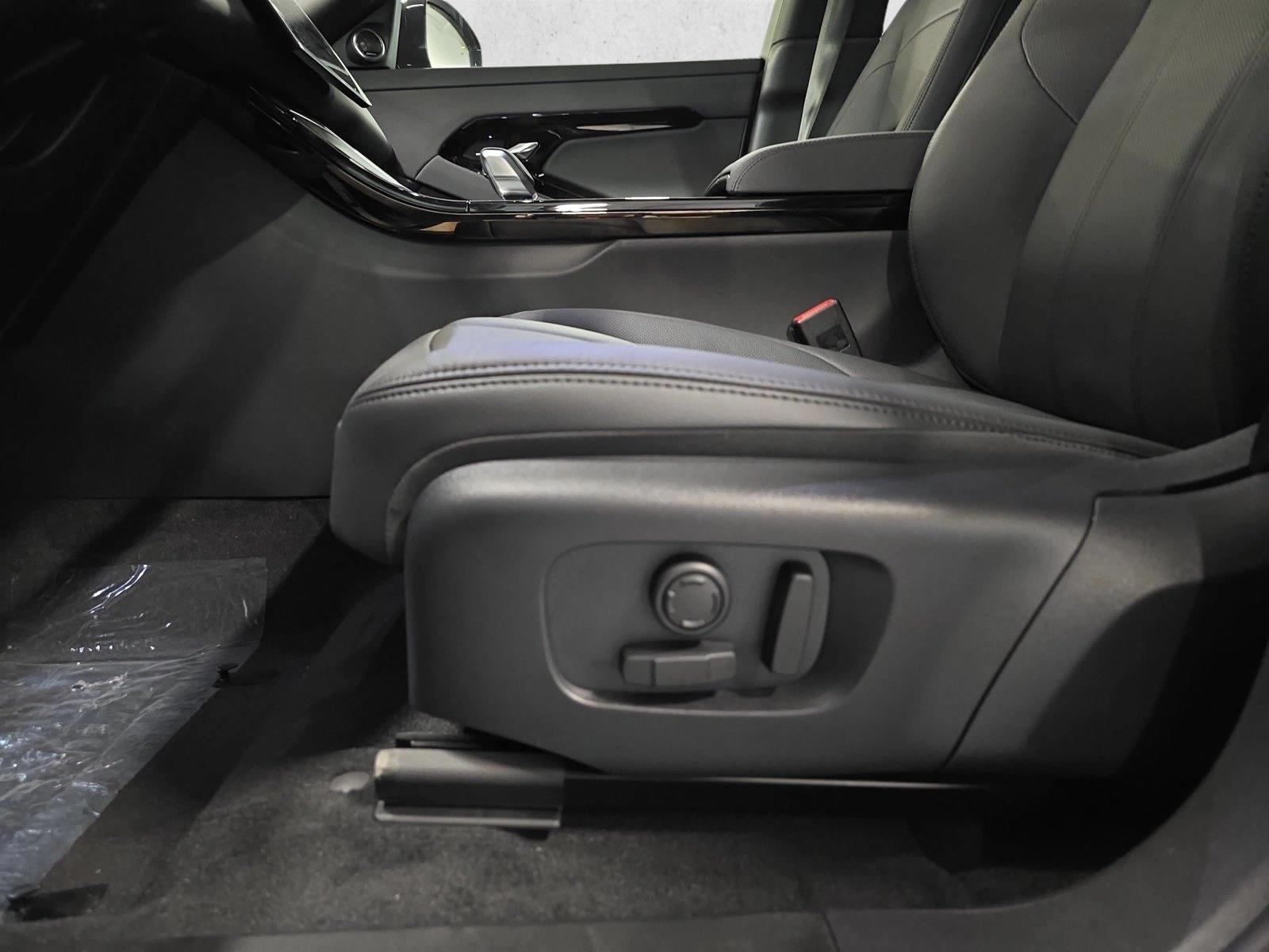 Thumbnail: 2026 Land Rover Range Rover Evoque - 4