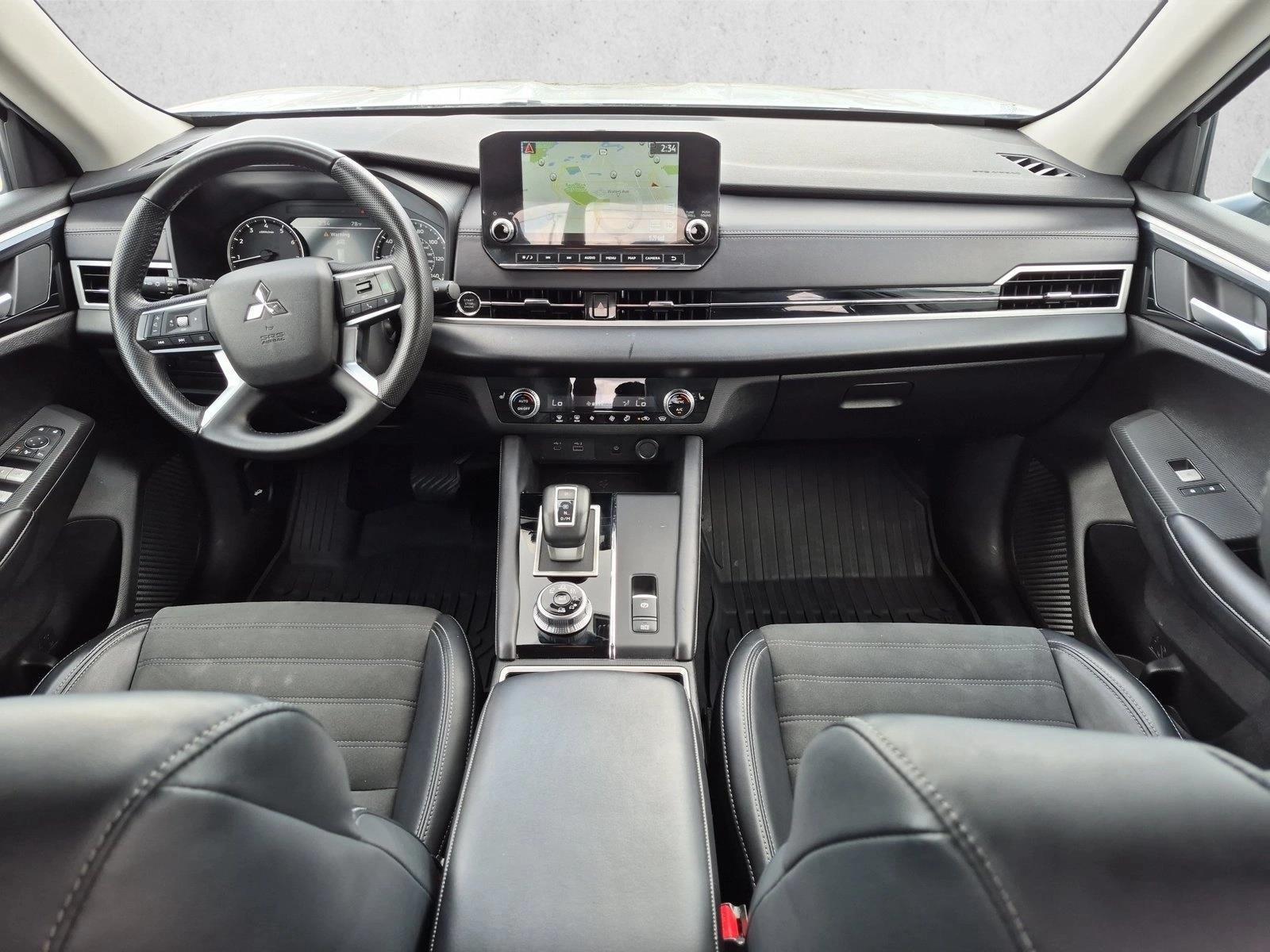 Thumbnail: 2024 Mitsubishi Outlander - 4