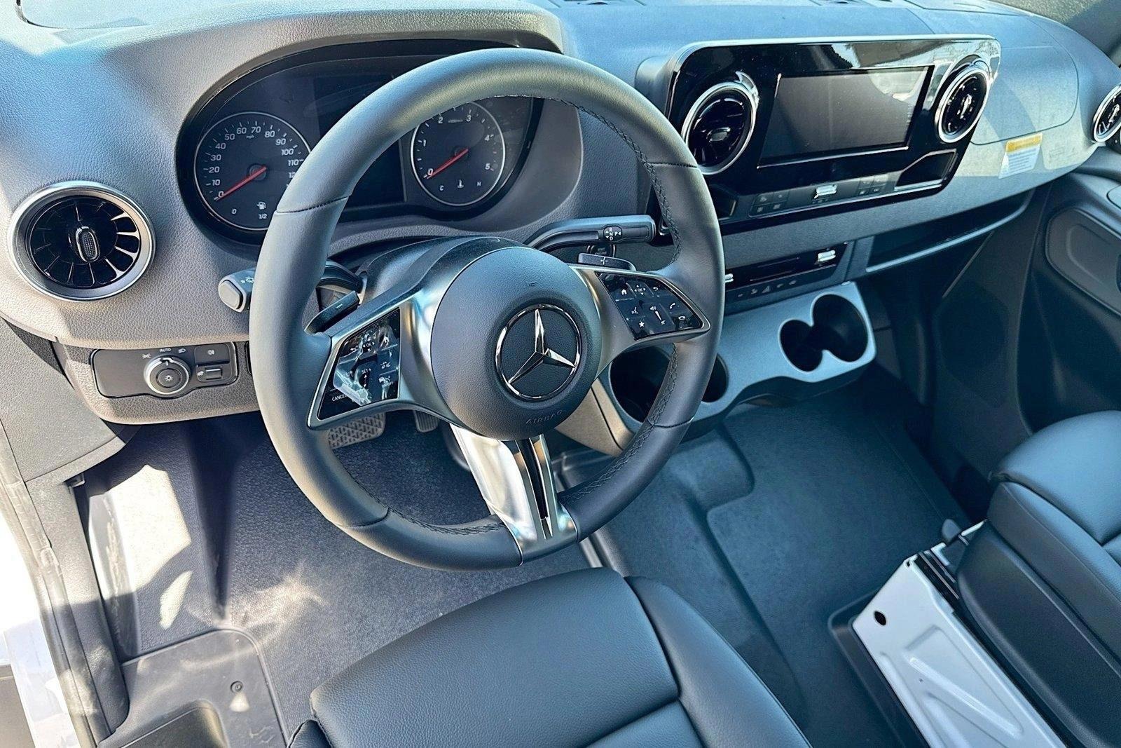 Thumbnail: 2026 Mercedes-Benz Sprinter - 3