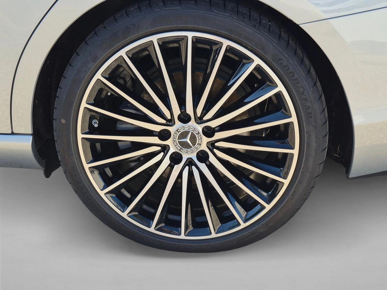 2026 Mercedes-Benz C-Class Sedan C 300 - Photo 21