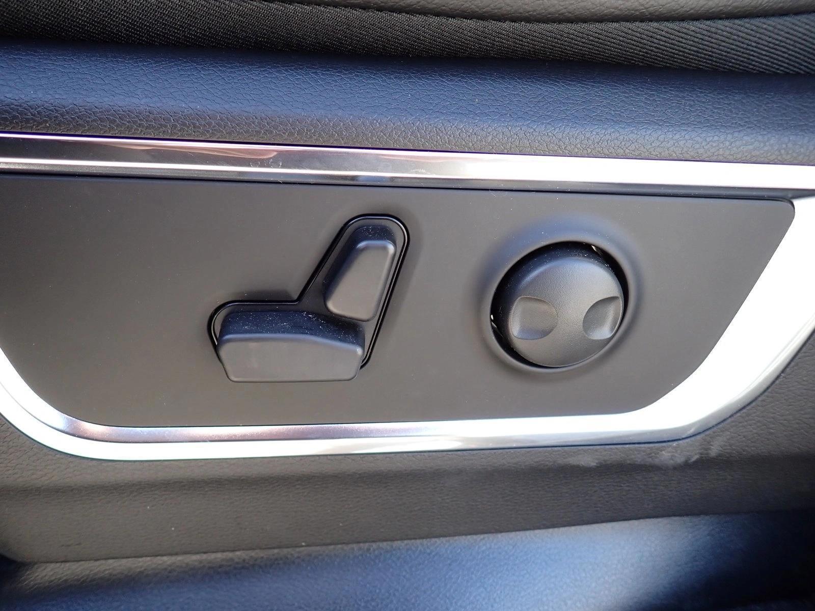 Thumbnail: 2026 RAM 1500 - 3