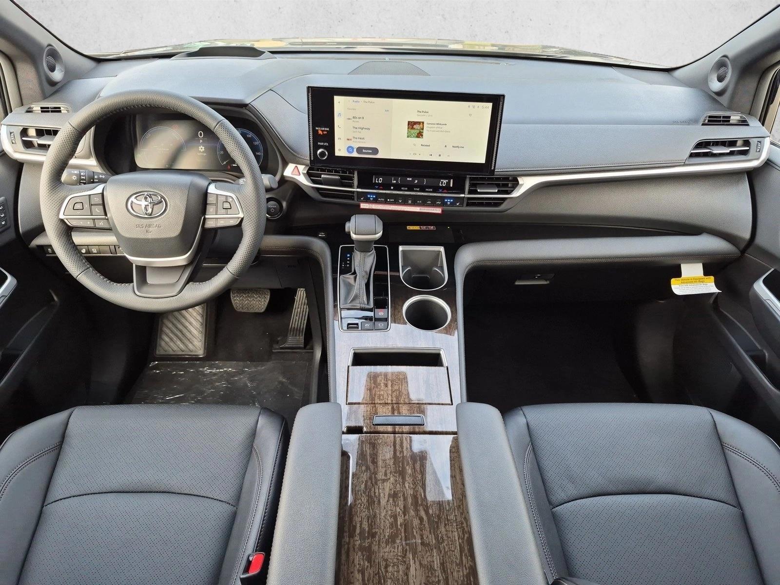 Thumbnail: 2026 Toyota Sienna - 3