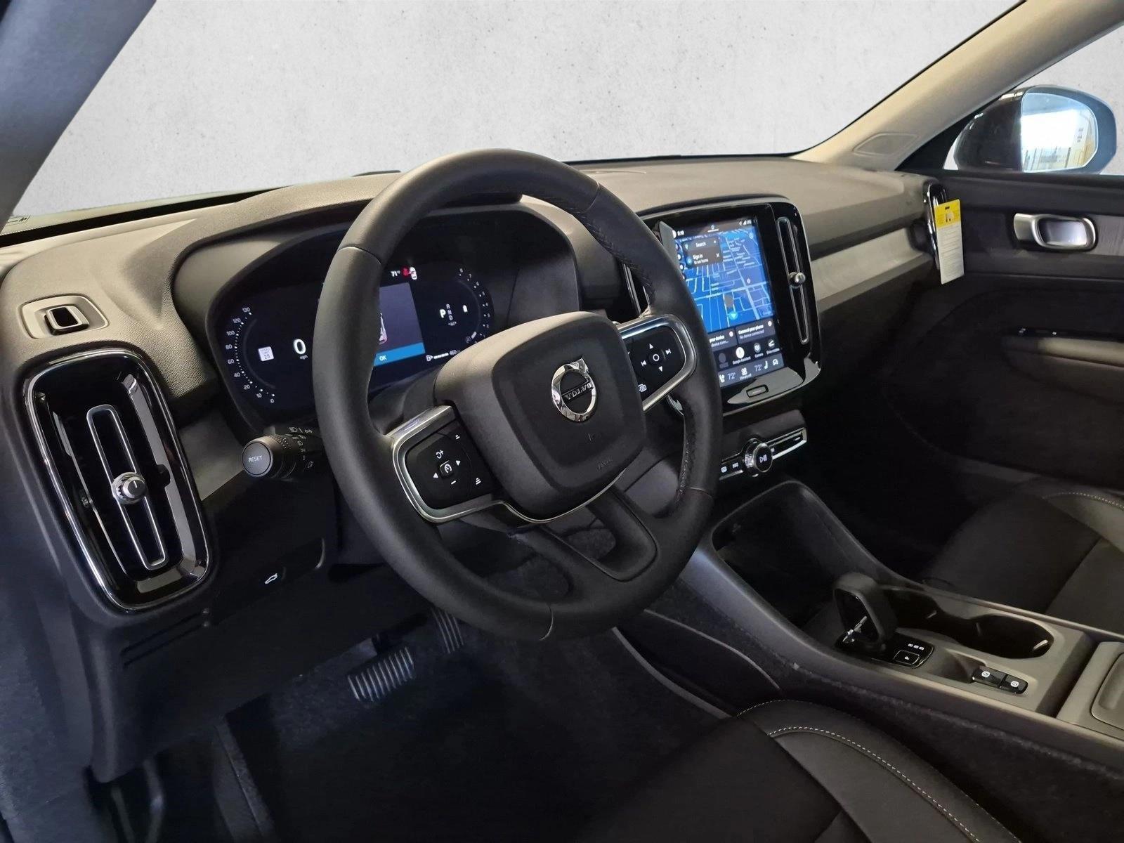 Thumbnail: 2026 Volvo XC40 - 3