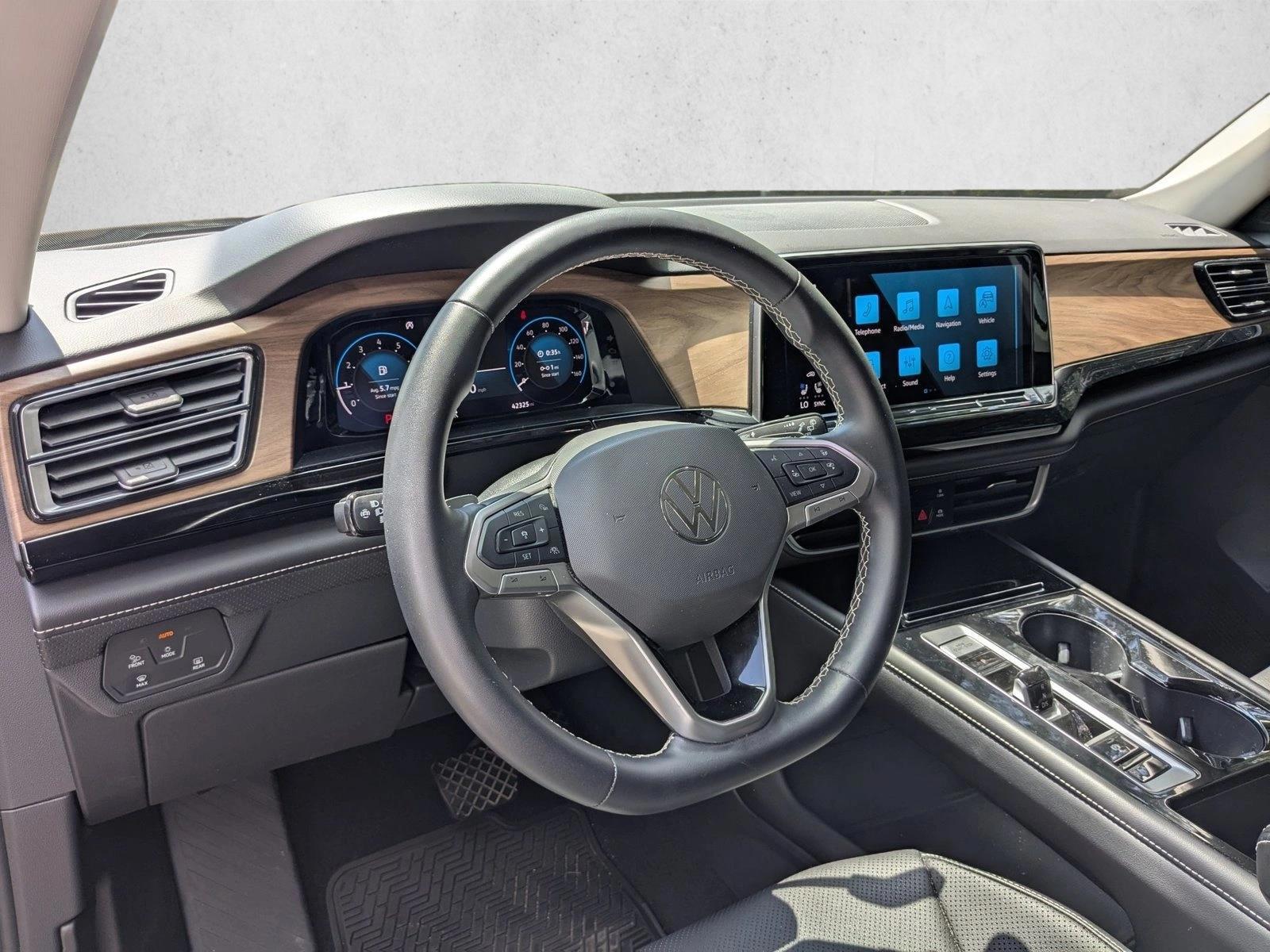Thumbnail: 2024 Volkswagen Atlas - 3
