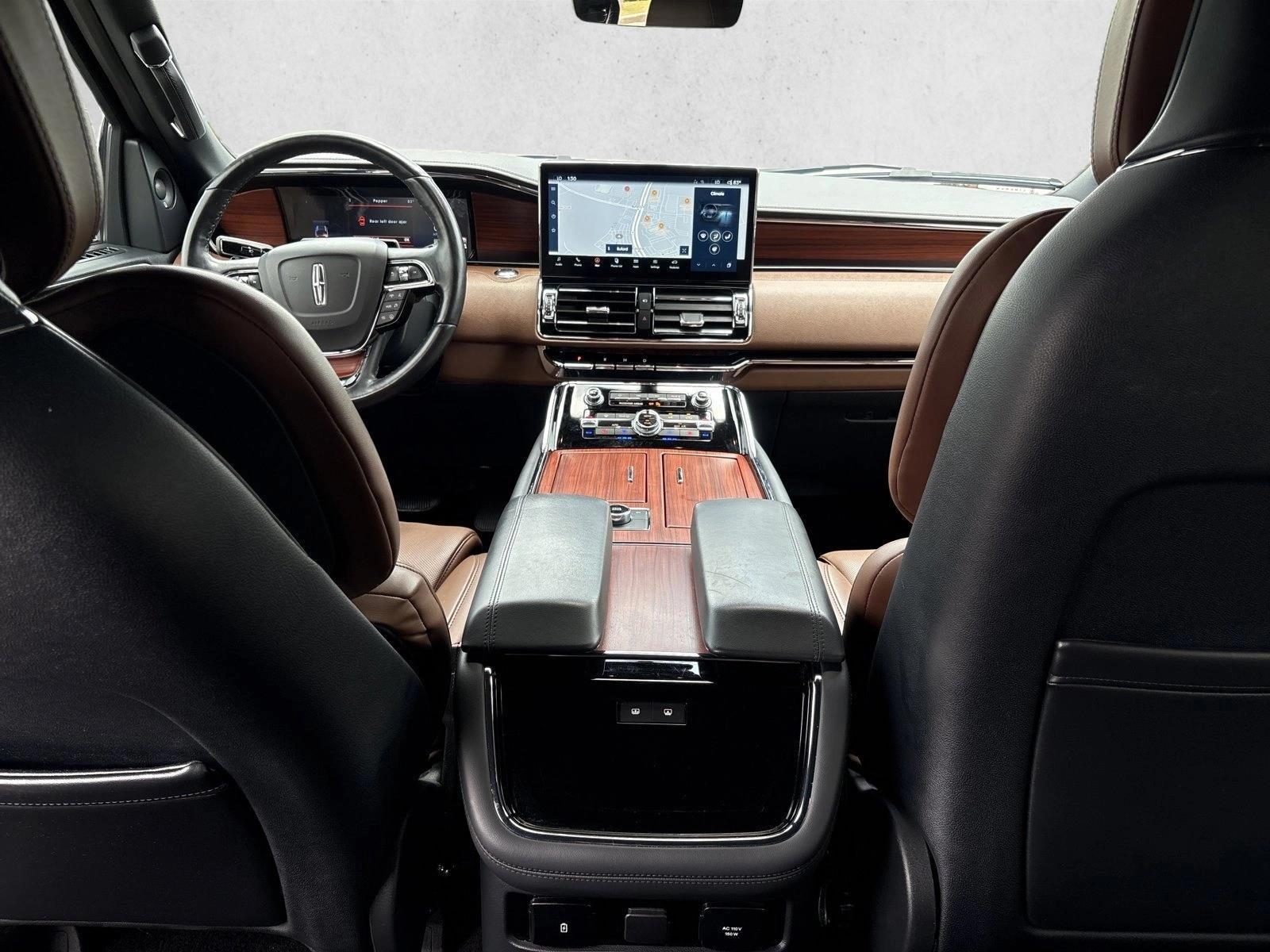 Thumbnail: 2024 Lincoln Navigator - 3