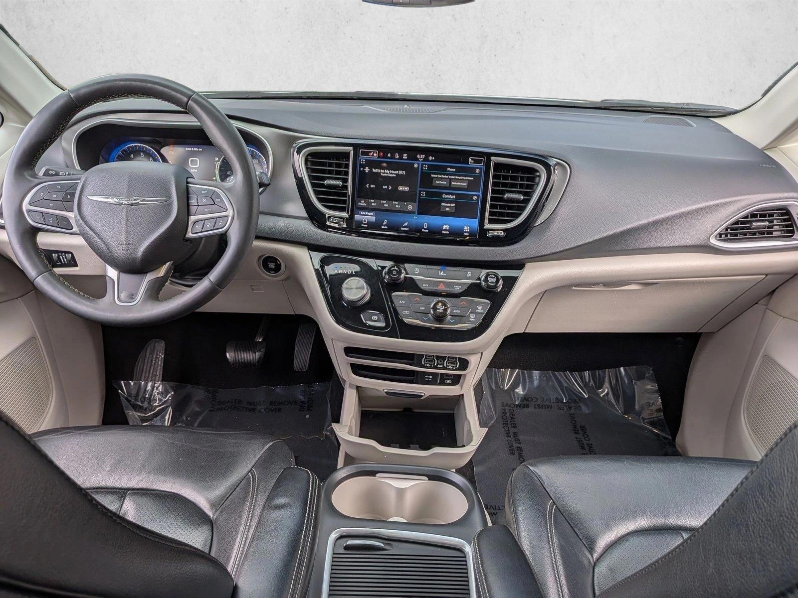 Thumbnail: 2022 Chrysler Pacifica - 3