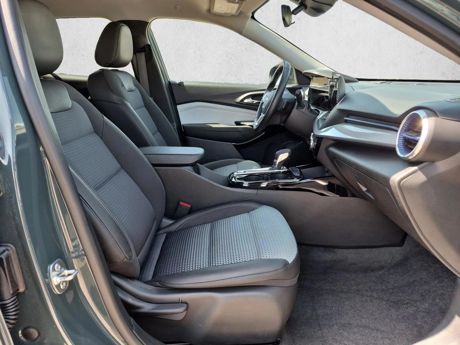 2025 Chevrolet Trax LT - Photo 19
