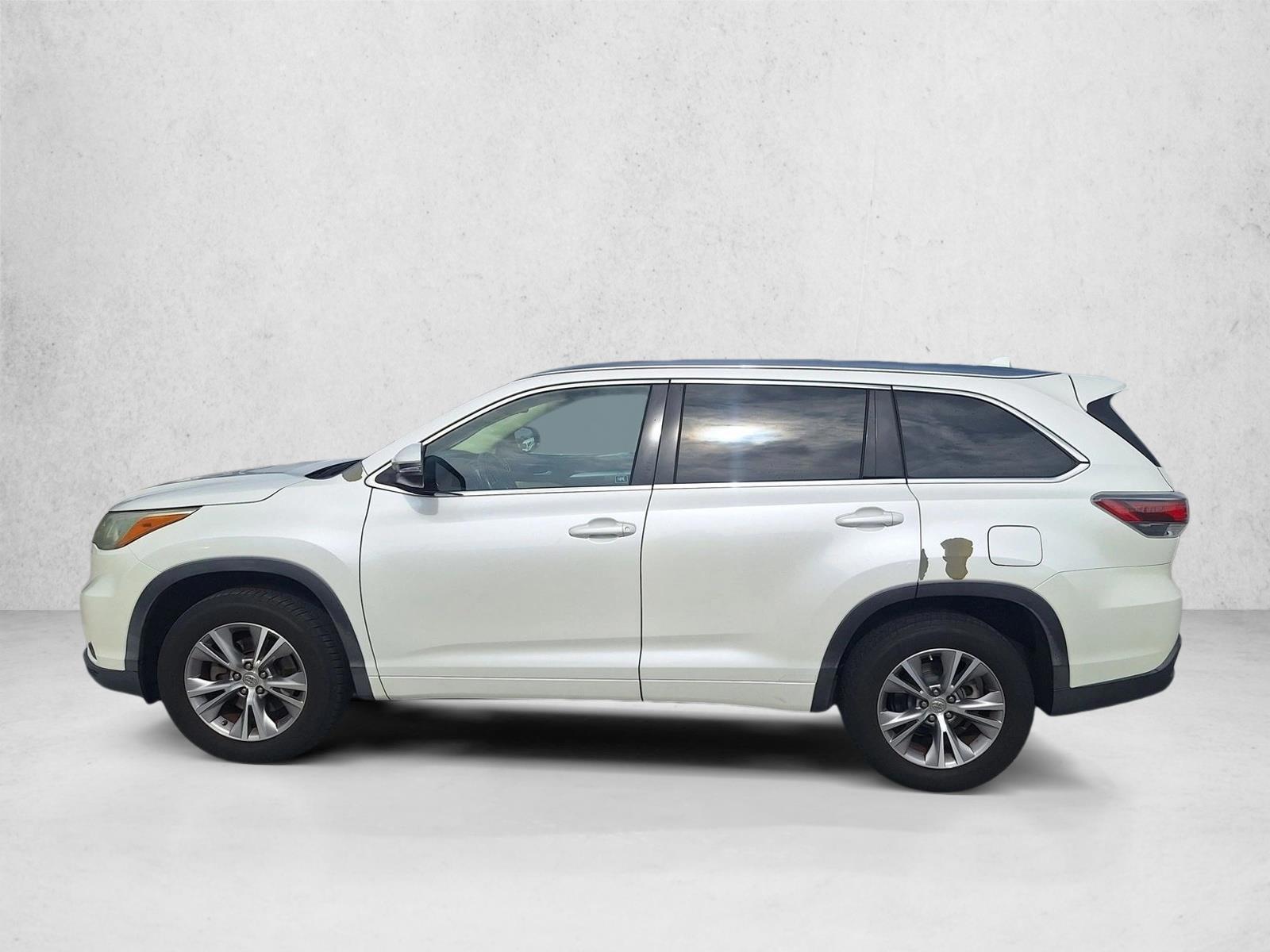 Thumbnail: 2015 Toyota Highlander - 2