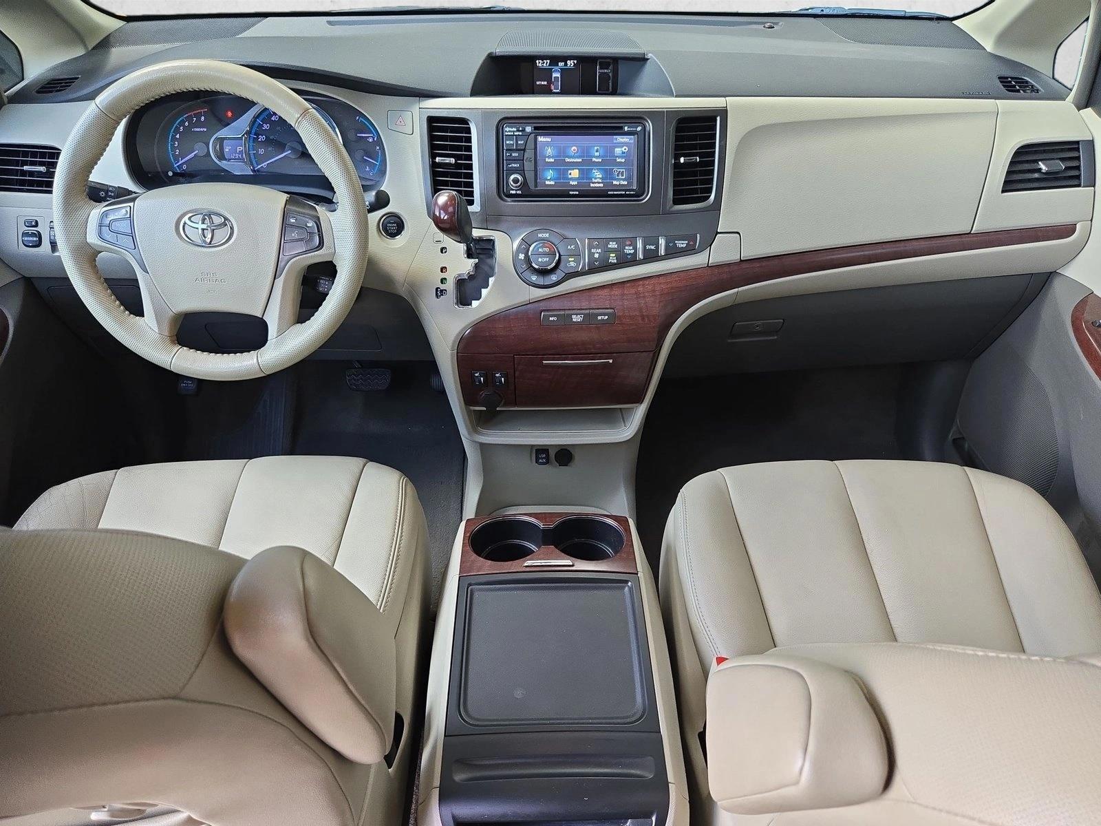 Thumbnail: 2014 Toyota Sienna - 3