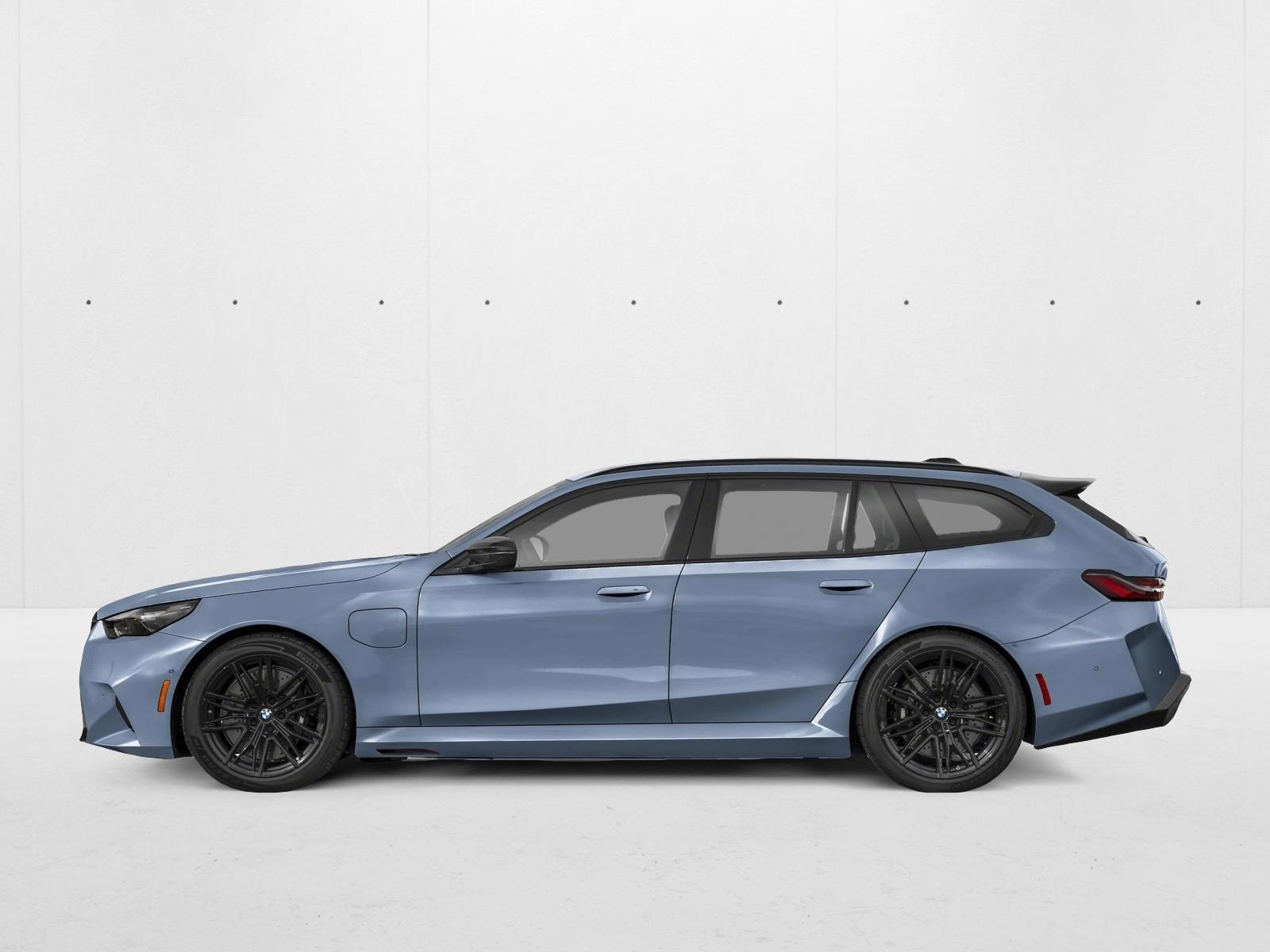 Thumbnail: 2027 BMW M5 - 2